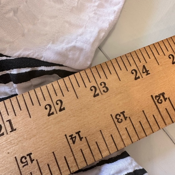 Habitat, top, black and white, excellent condition size large - Picture 6 of 7